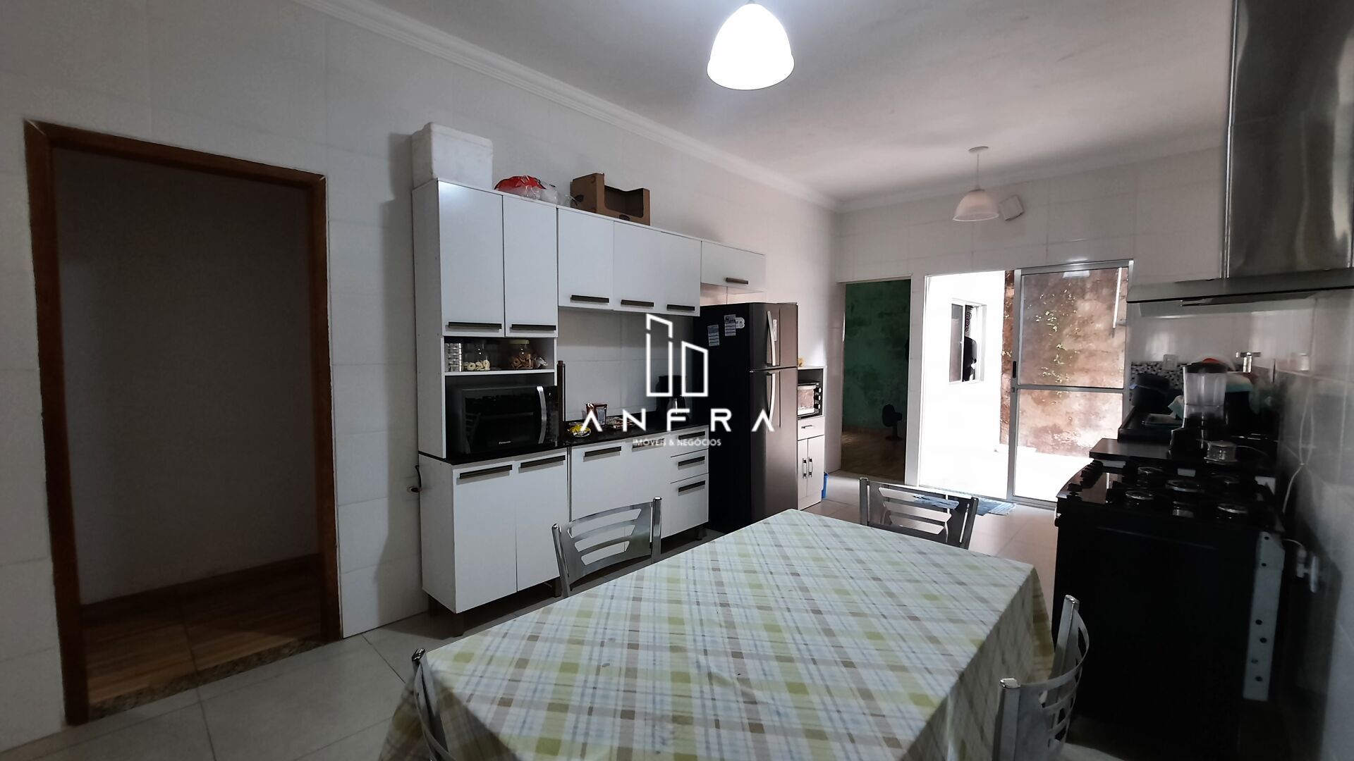 Casa colonial - 3 Qts e 4 vagas em Ibirité