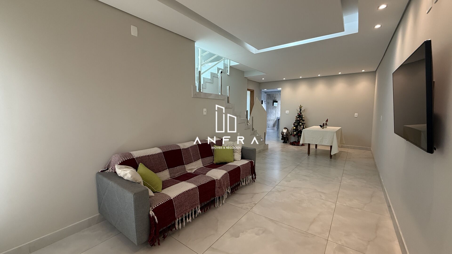 Casa individual com 4 Qts, 3 banhos e 4 vagas no Masterville, em Sarzedo