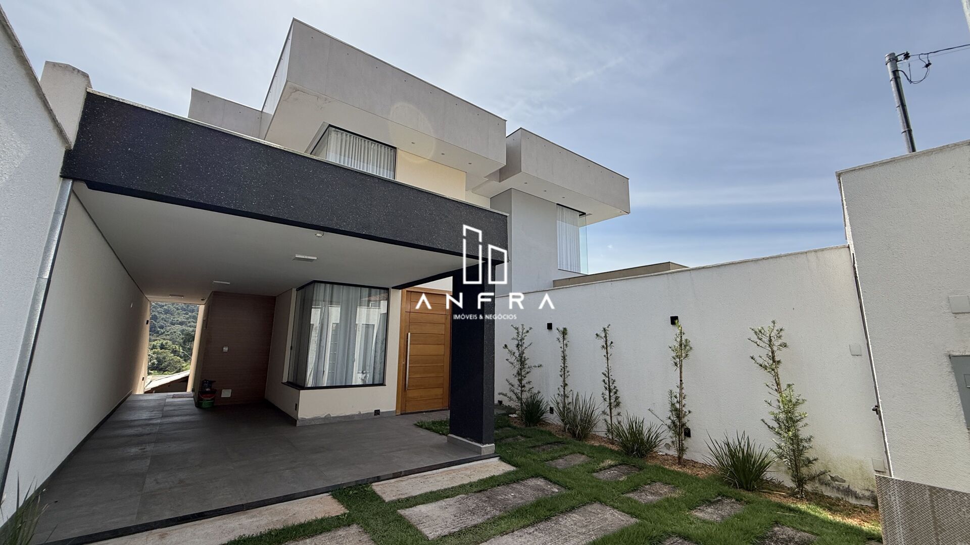 Casa com espaço gourmet no Santa Rosa, em Sarzedo
