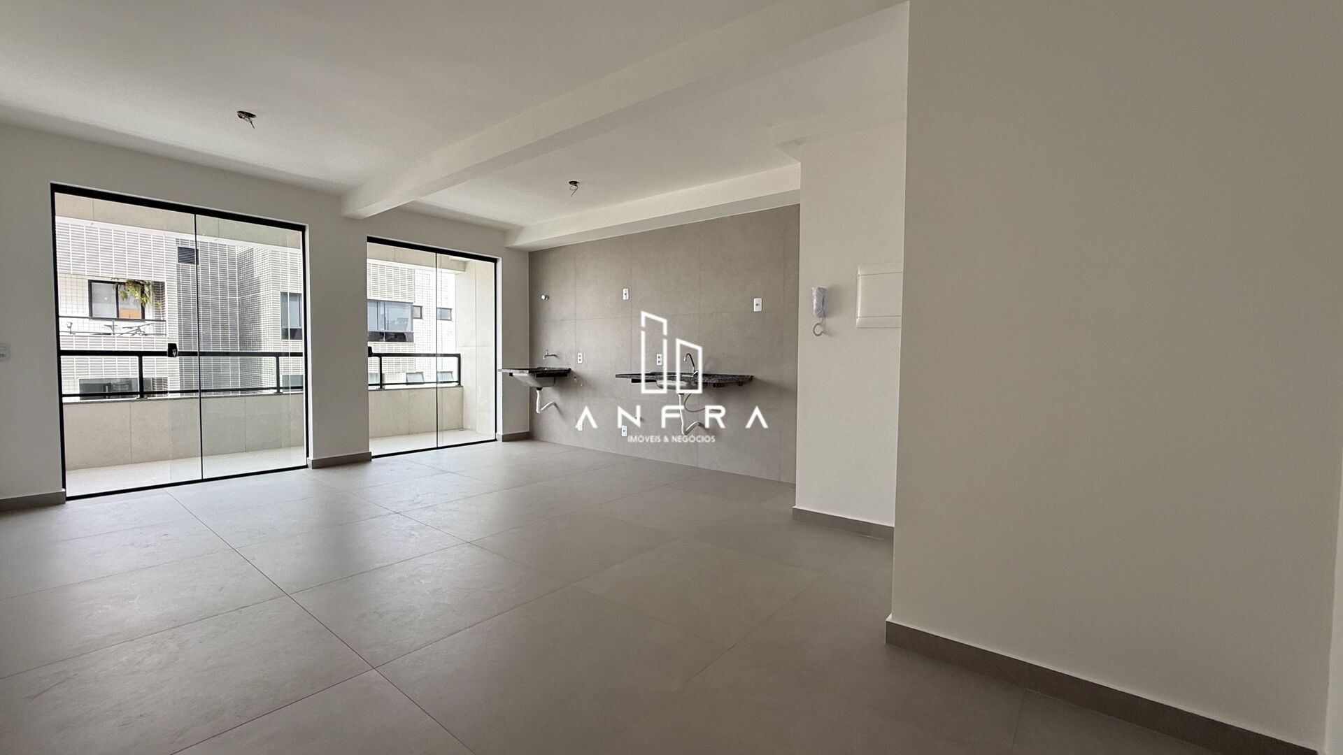 Apartamento alto padrão com 3 Qts (1 suíte) e 2 vagas no Jardim Industrial